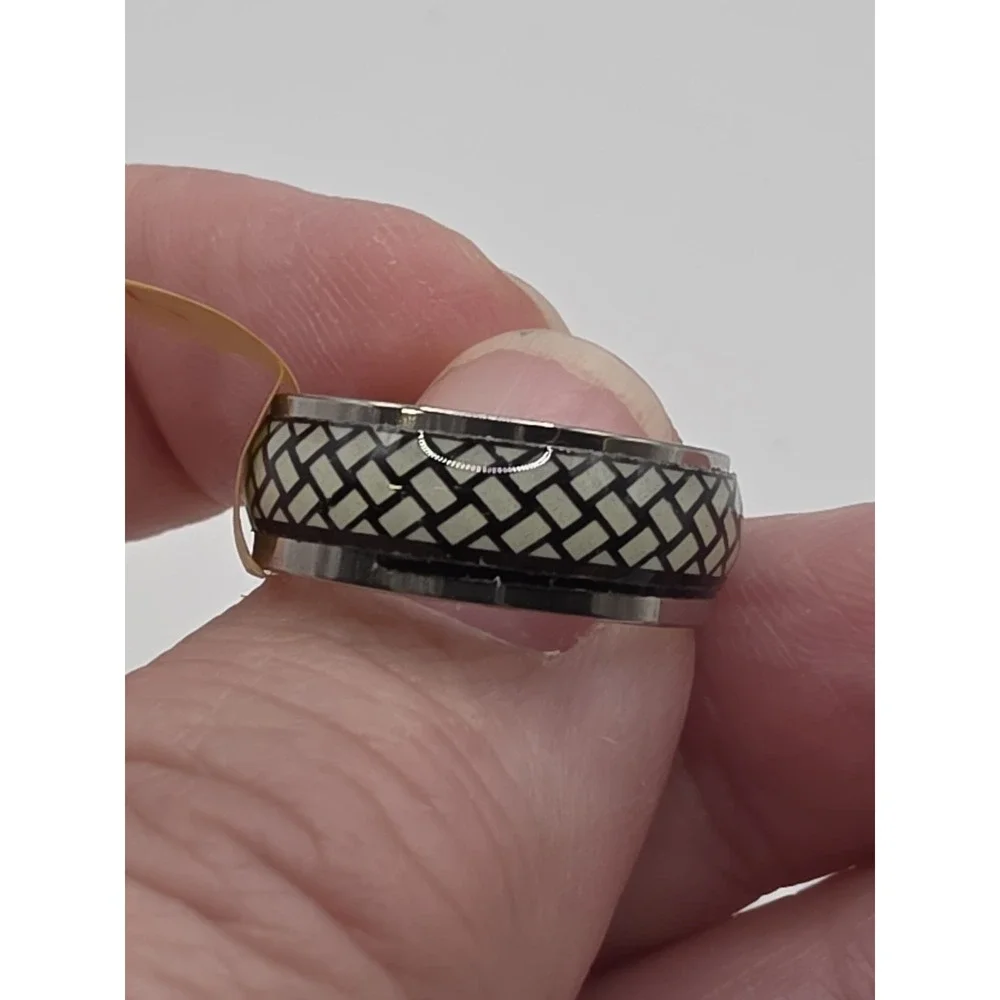 Cross Etched Glow In The Dark Mens Ring Size 7